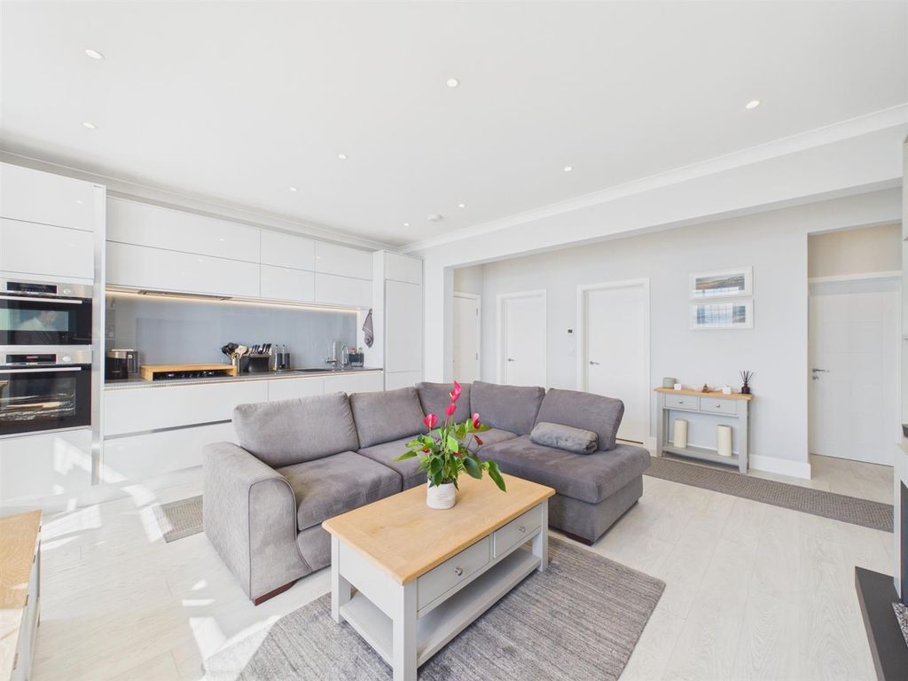 3 bed flat for saleThe Esplanade, Woolacombe EX34 photo 4