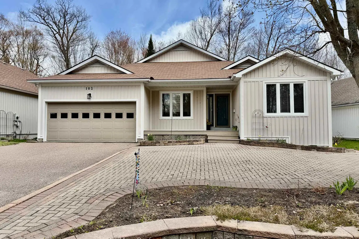 102 Pineridge Gate