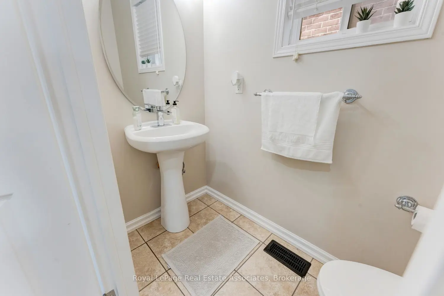 1361 Old Zeller Drive photo 3
