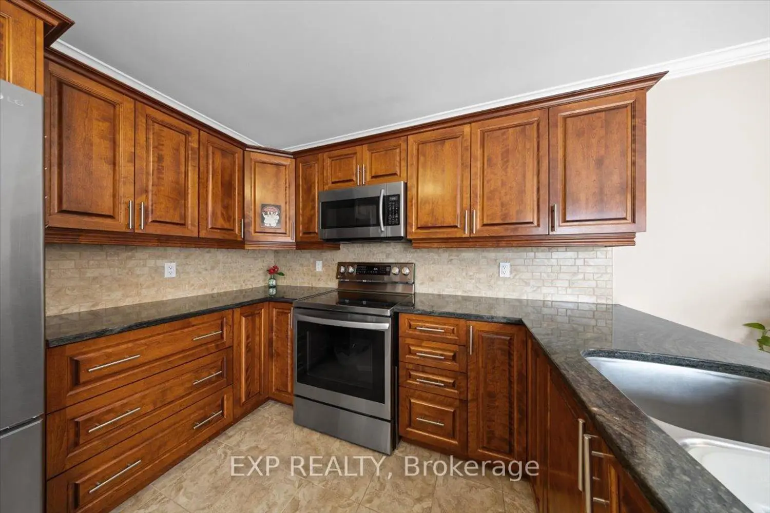 35 Honore Crescent photo 5
