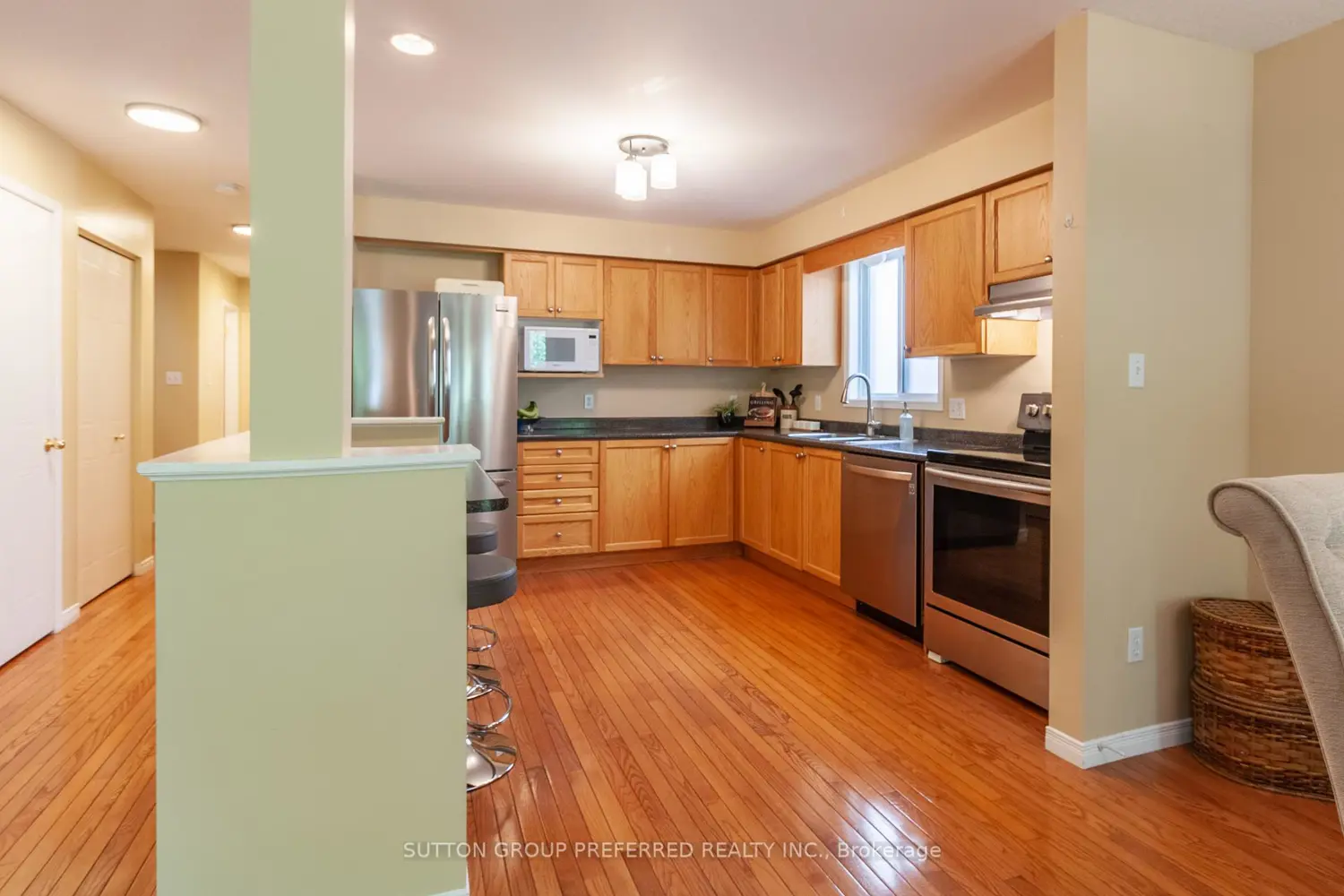 907 Blacksmith Street photo 3