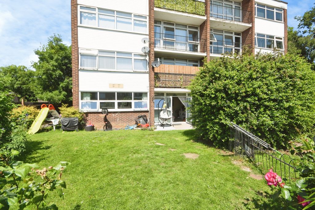 2 bed flat for saleTower Hill, Brentwood CM14
