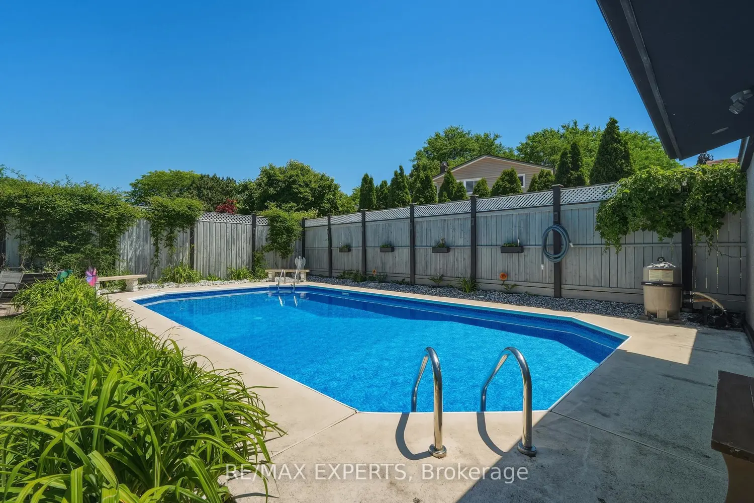 7142 Rosseau Place photo 3