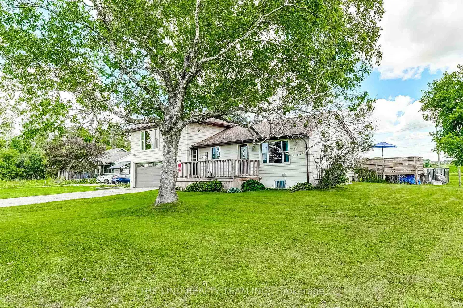 19505 Bathurst Street photo 2