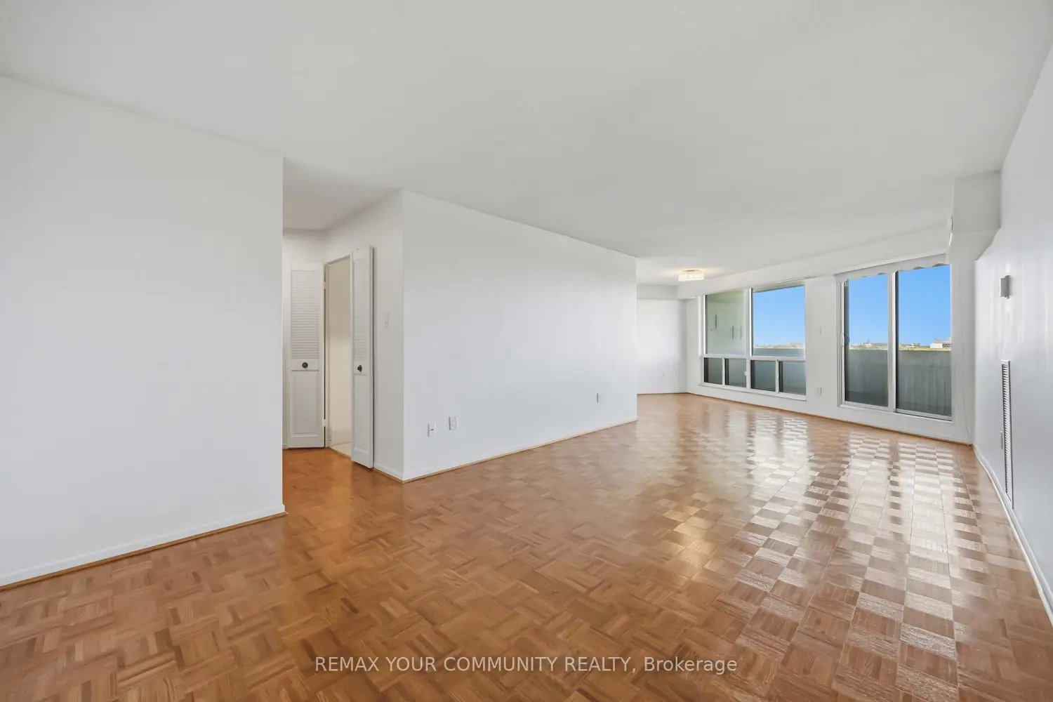 150 Neptune Drive 801 photo 2