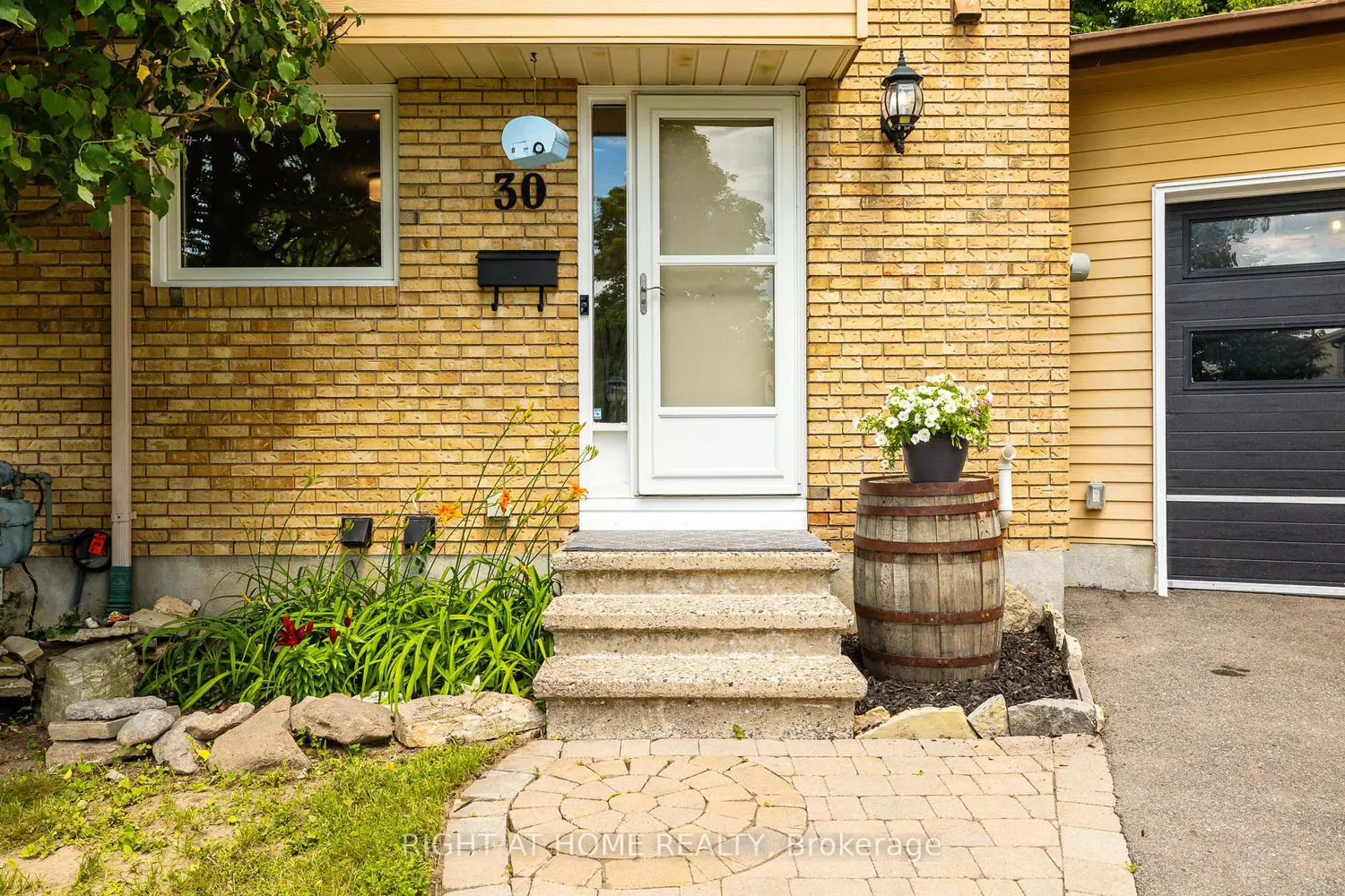 30 Berkshire Way photo 3