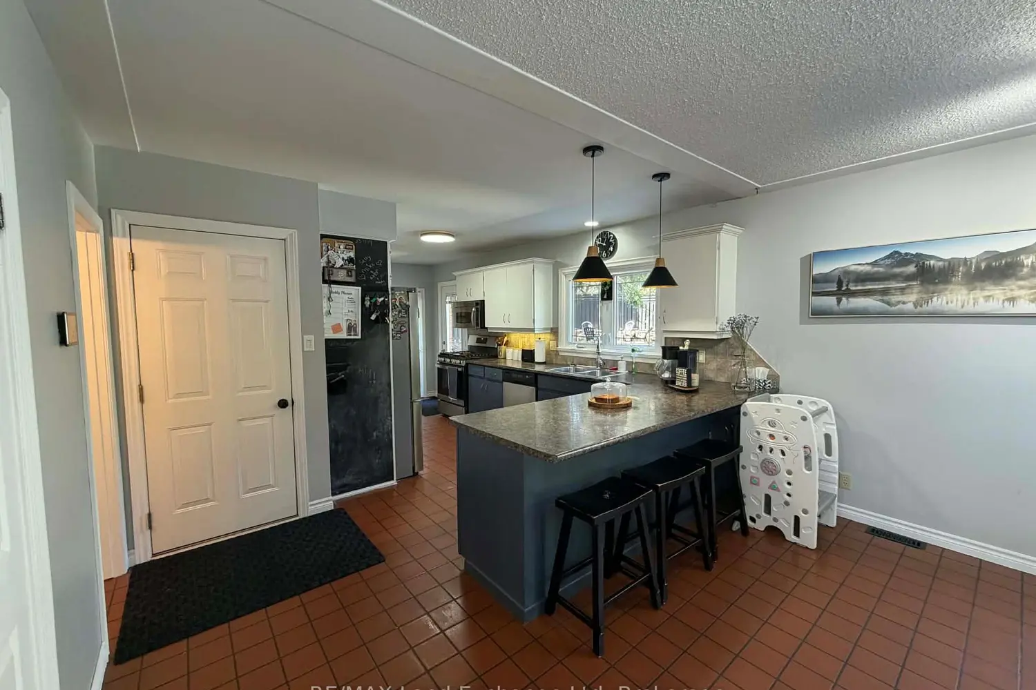 320 Summit Drive photo 5