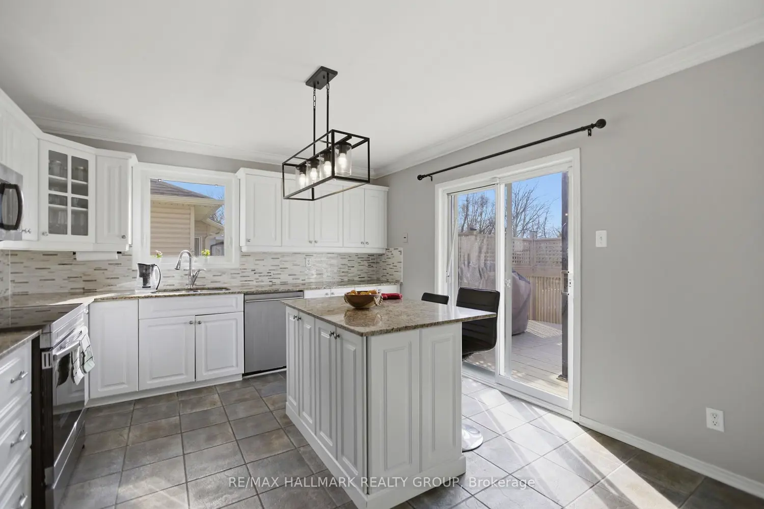 164 Patterson Crescent photo 4