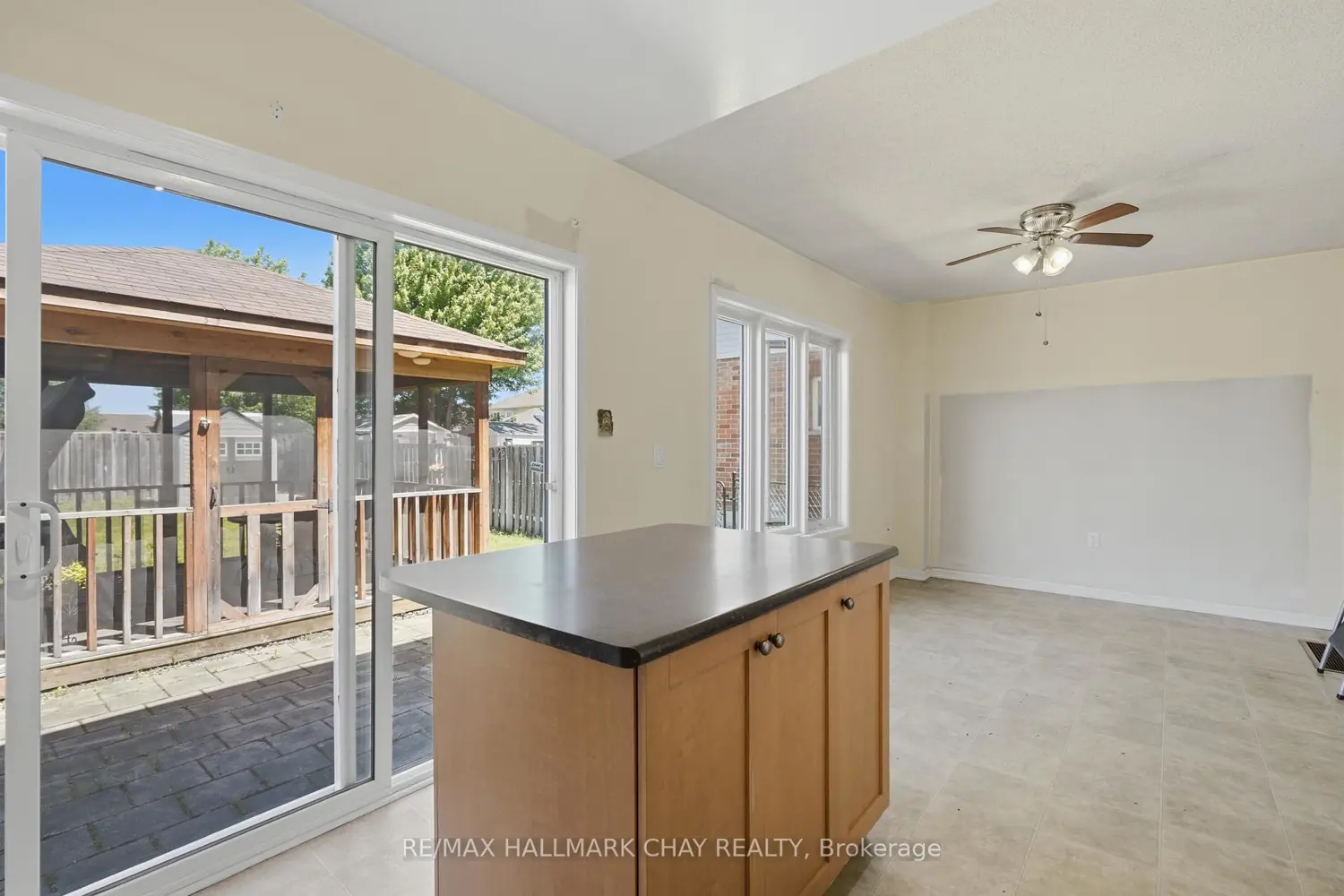 71 Stonemount Crescent photo 5