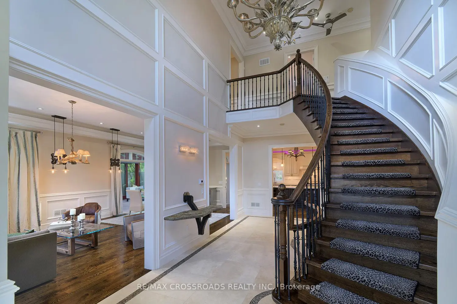 2 Bond Avenue photo 3