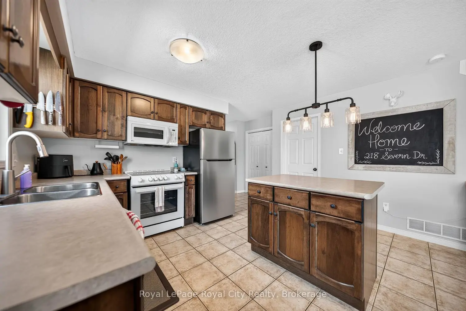 218 Severn Drive photo 4