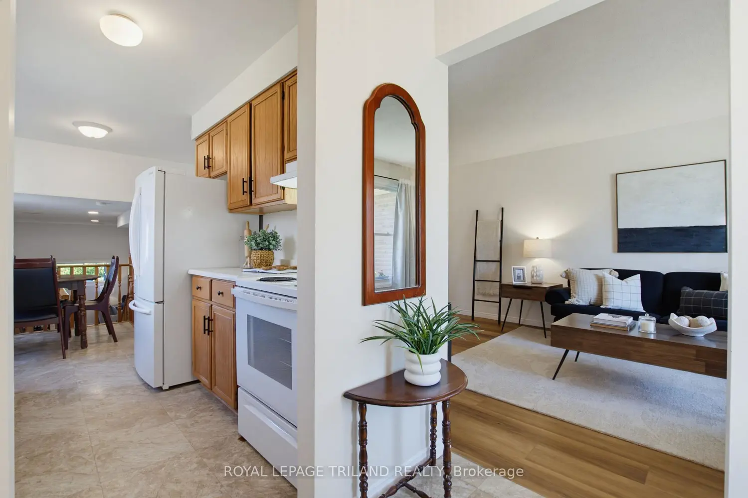 765 Homeview Road photo 2