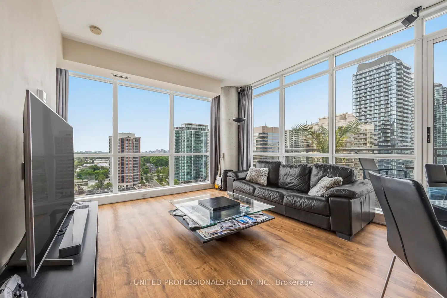 30 Canterbury Place 1507 photo 5