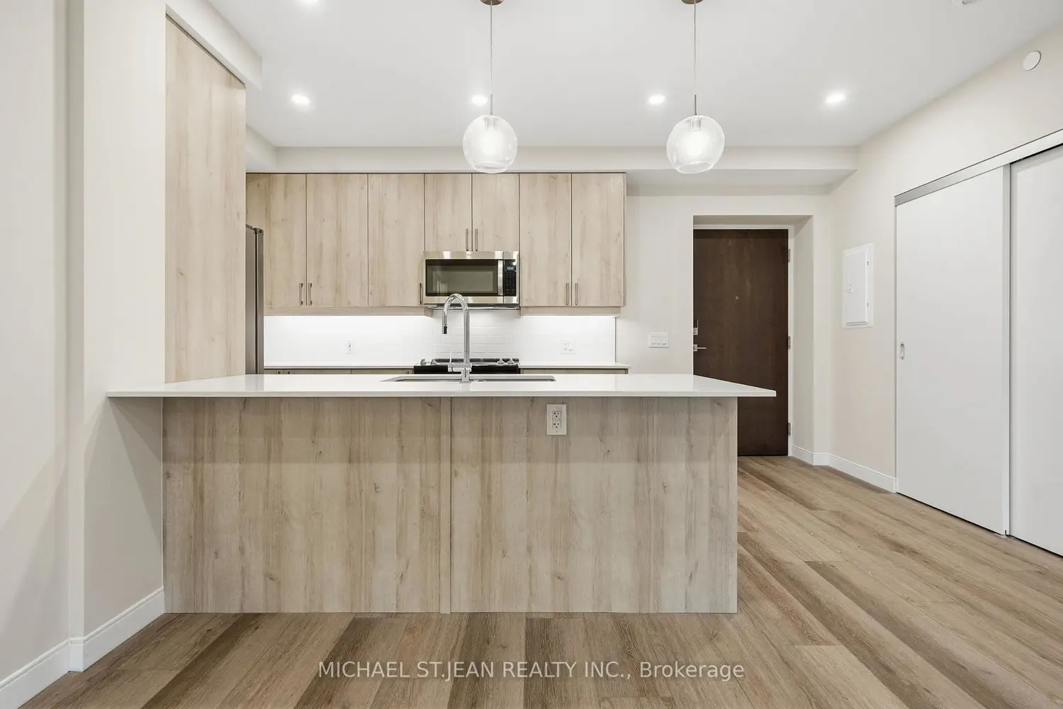 118 West Street 304 photo 5