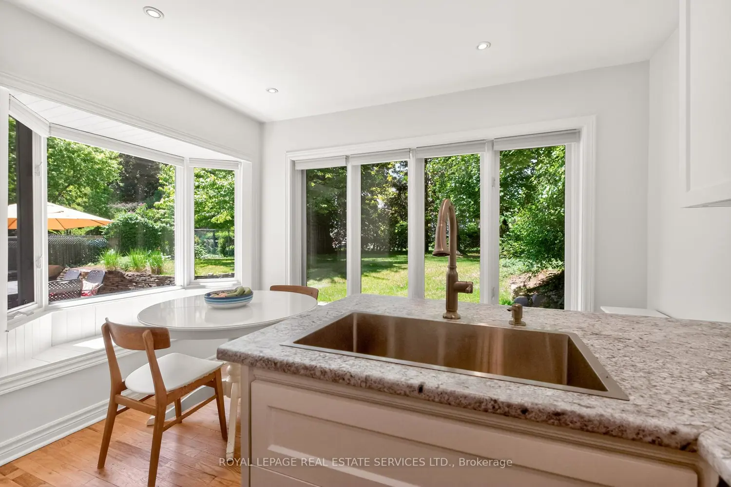 42 Humbercrest Boulevard photo 4