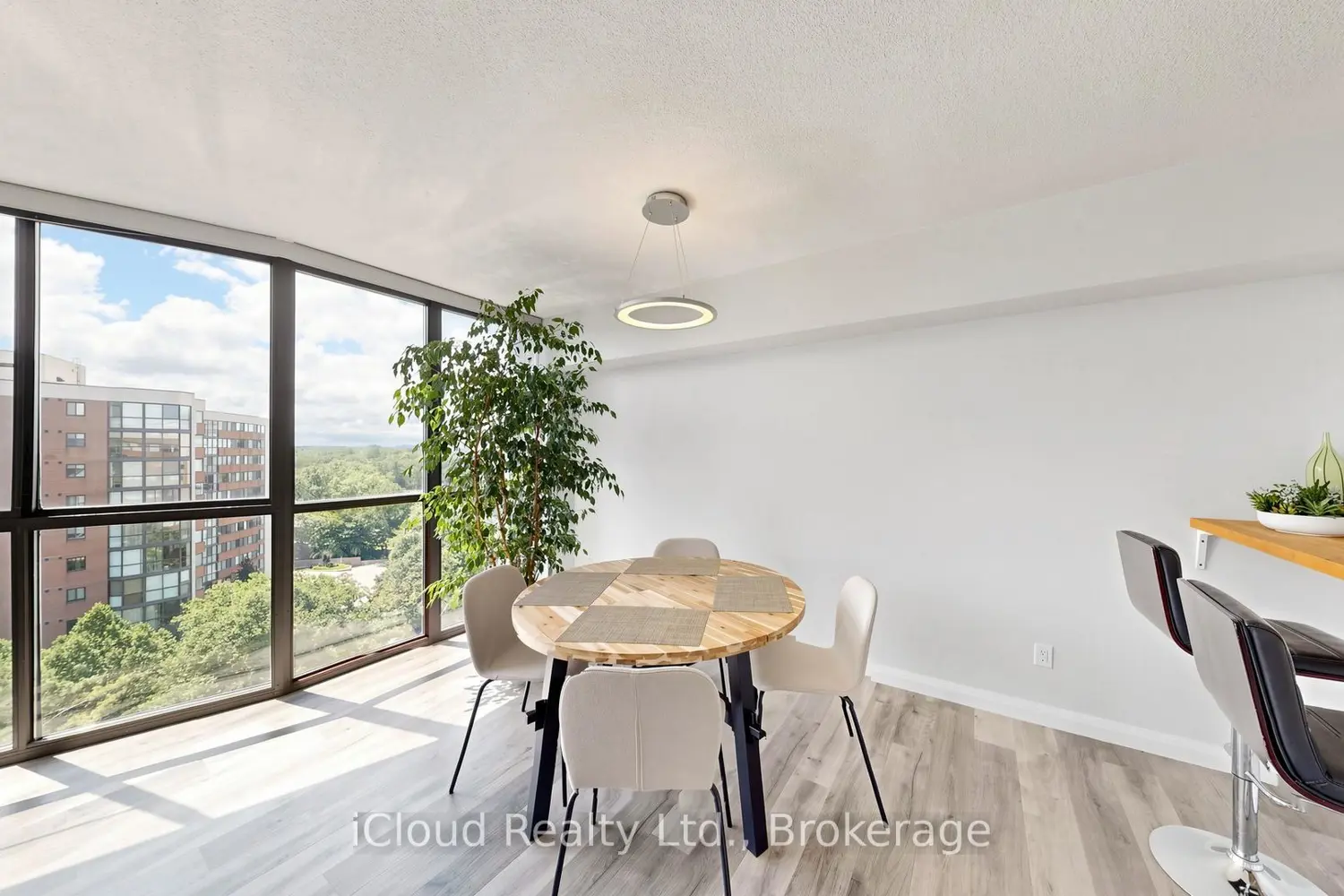 1230 Marlborough Court 1005 photo 4