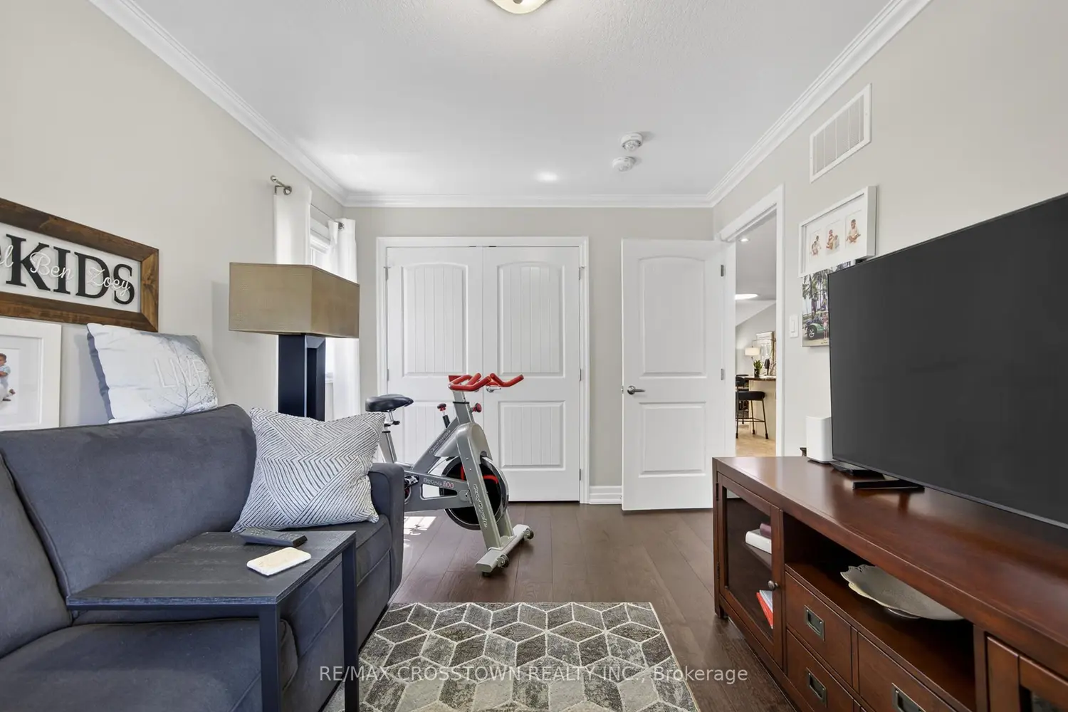 8 New York Avenue photo 5