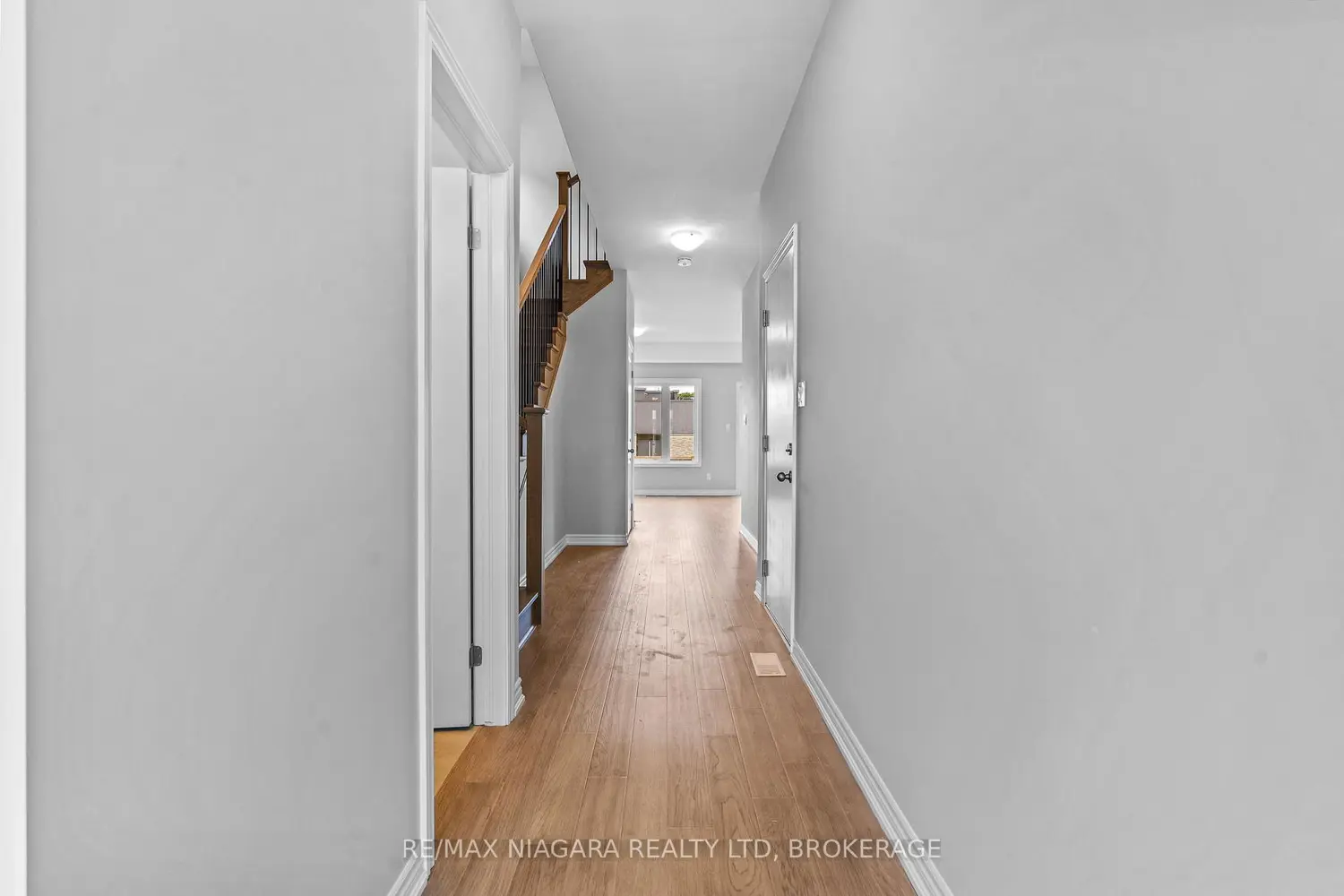 210 Wellandvale Drive photo 3