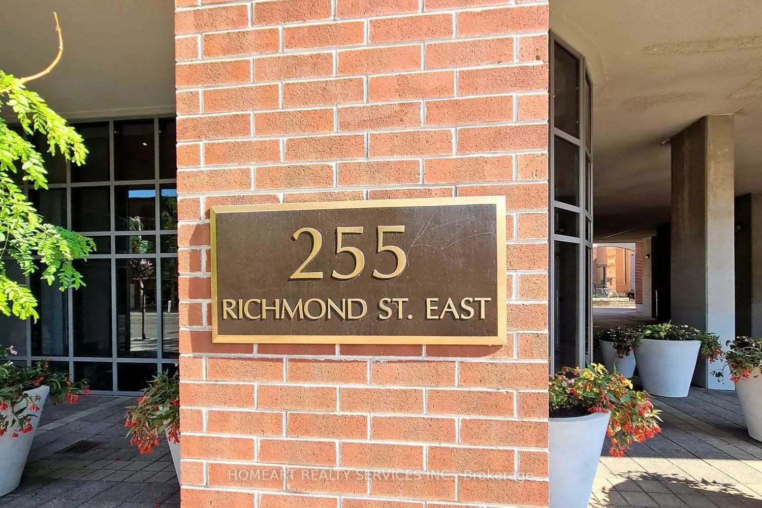 255 Richmond Street 404
