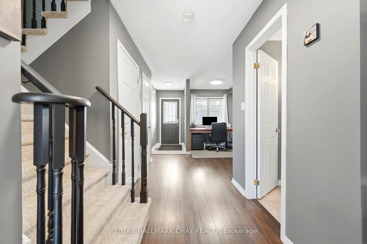 160 Stonemount Crescent photo 4