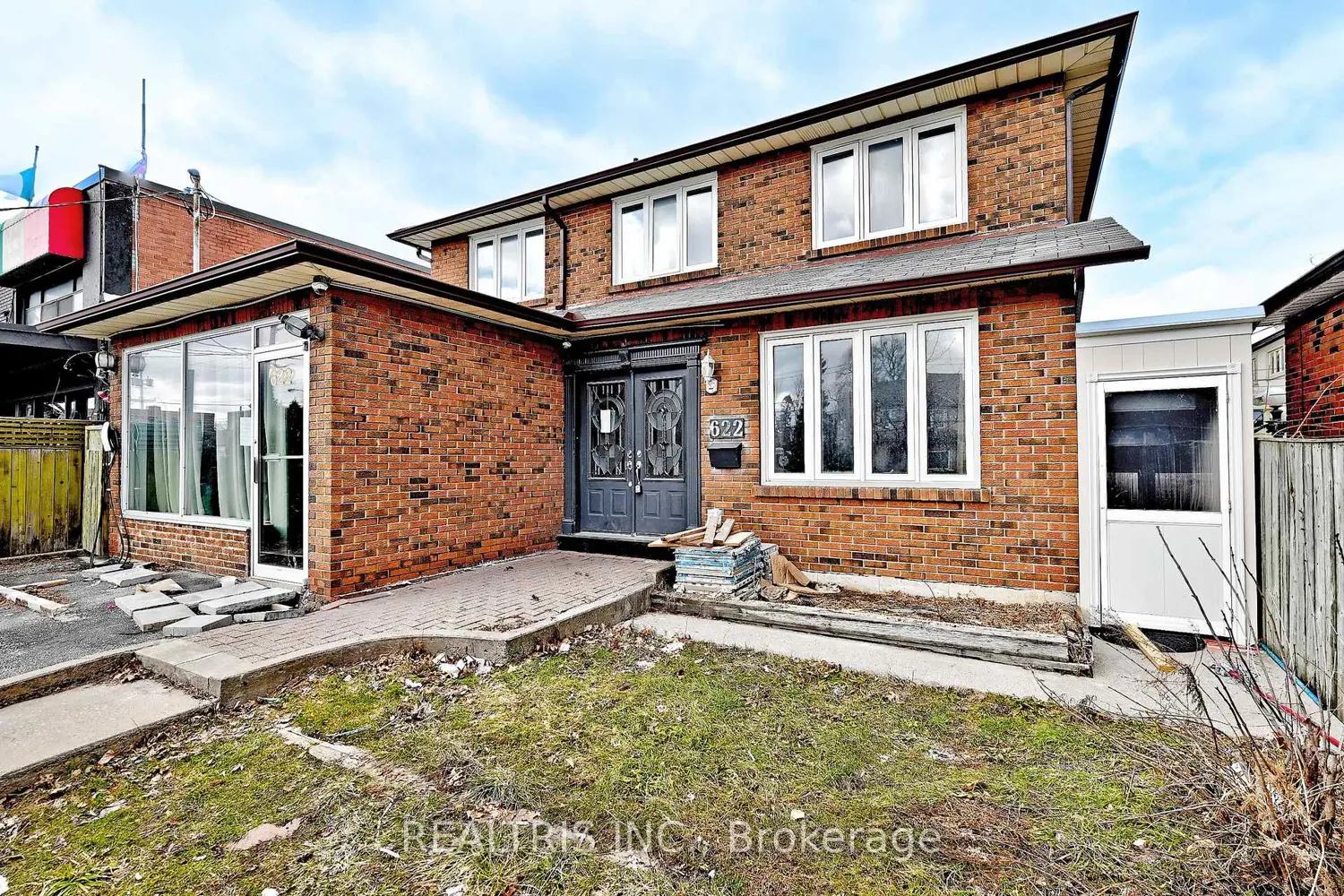 622 The Queensway photo 2