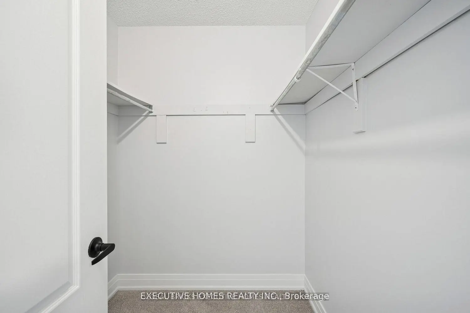 2665 Thomas Street 60 photo 3
