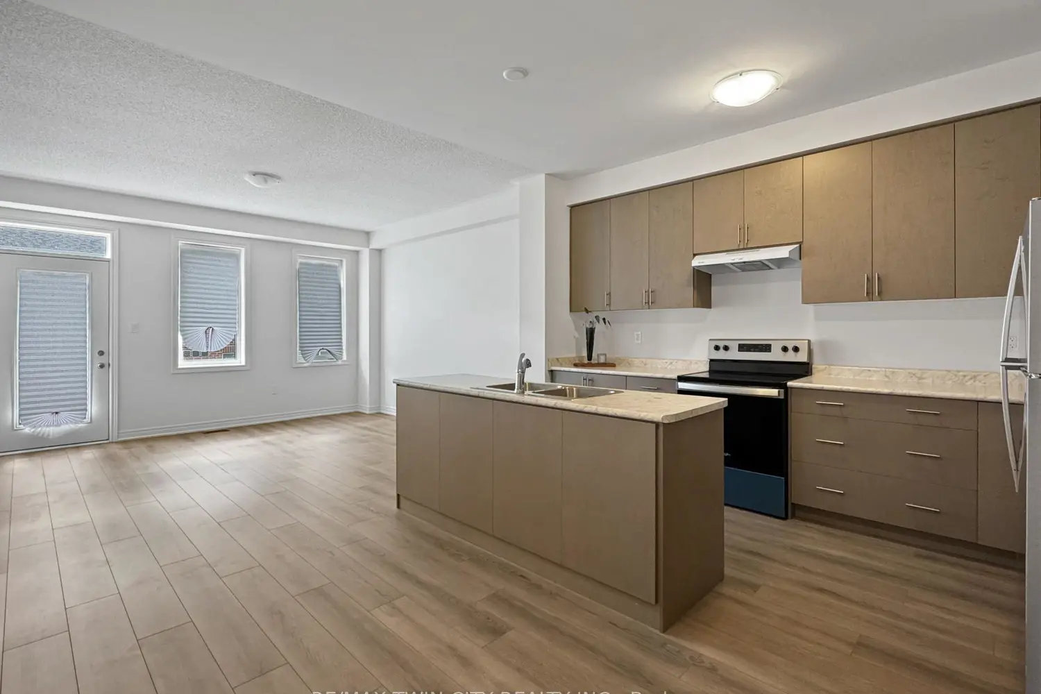 82 Gledhill Crescent photo 5