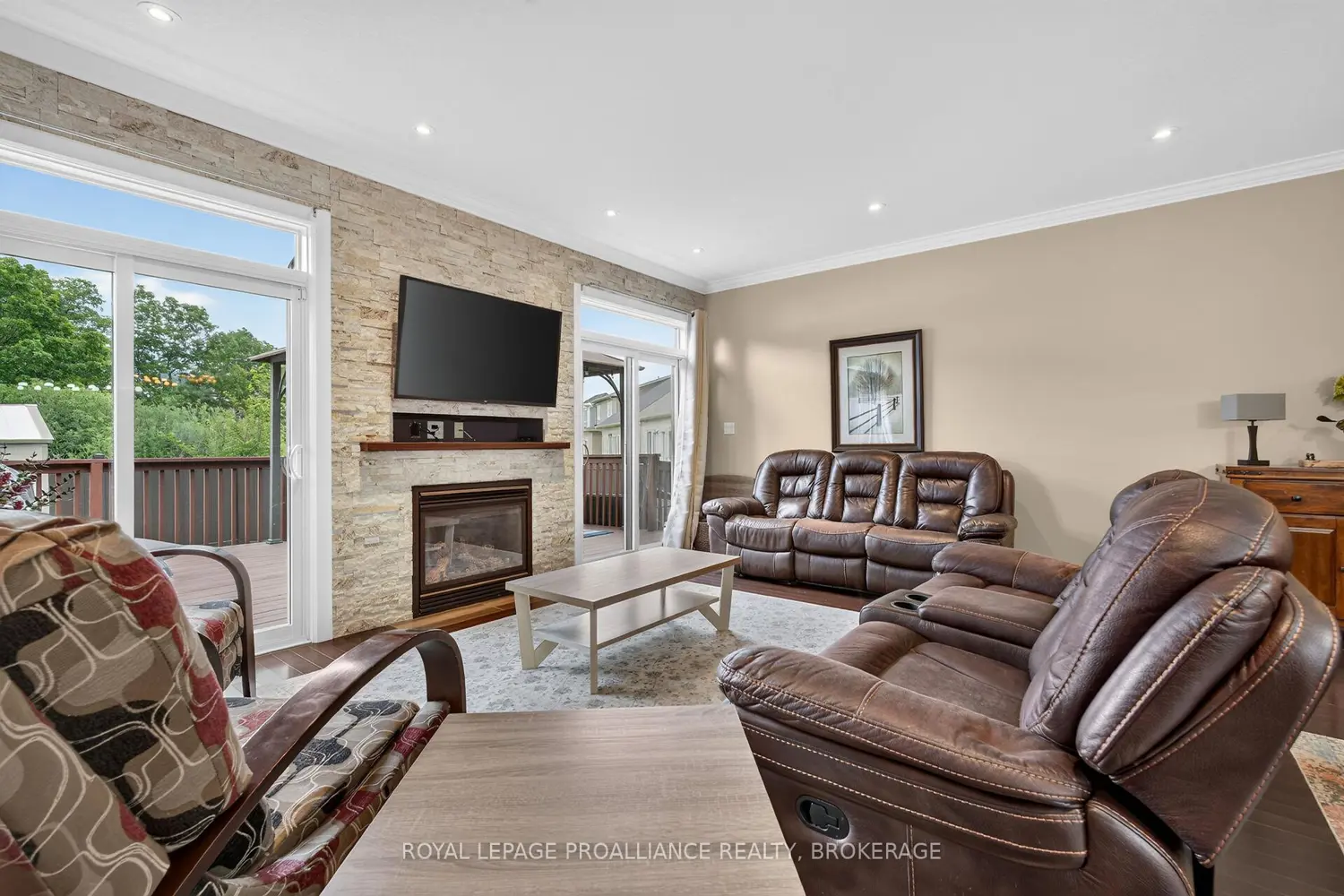 142 Gildersleeve Boulevard photo 3