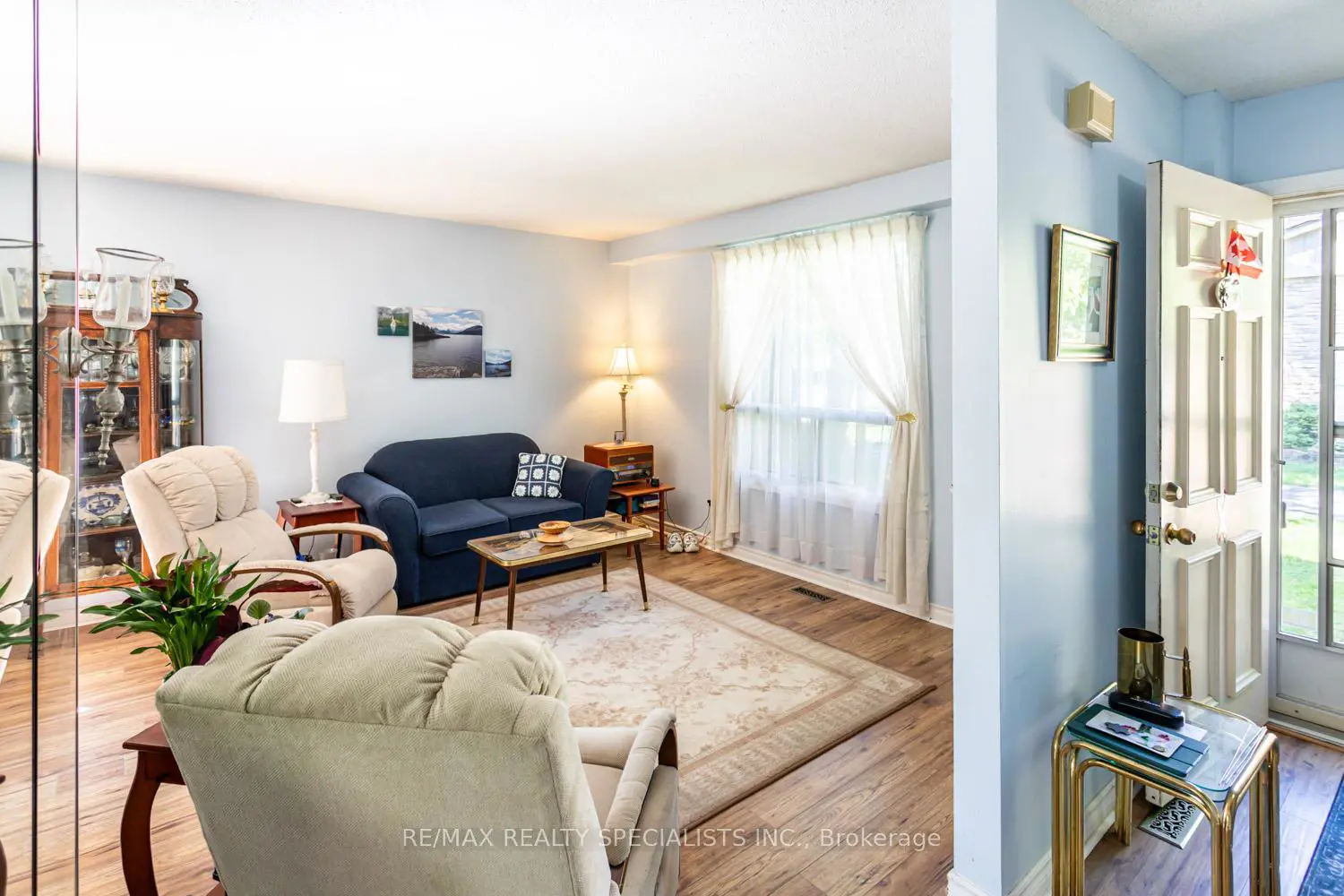 98 Falconer Drive 19 photo 5