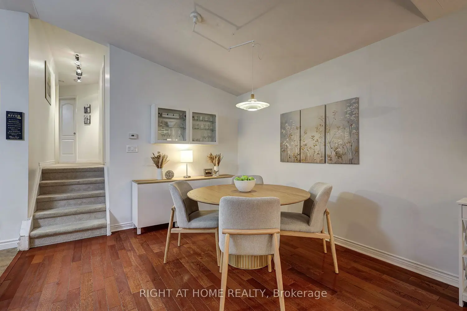 332 Brookhaven Place photo 3
