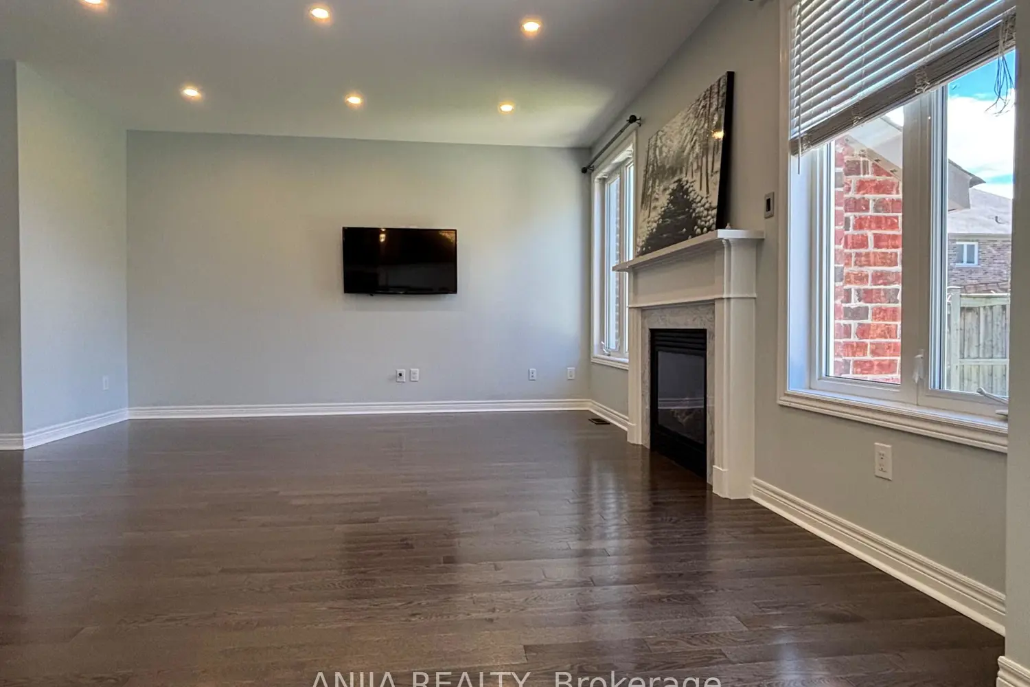 220 Hazelton Avenue photo 3