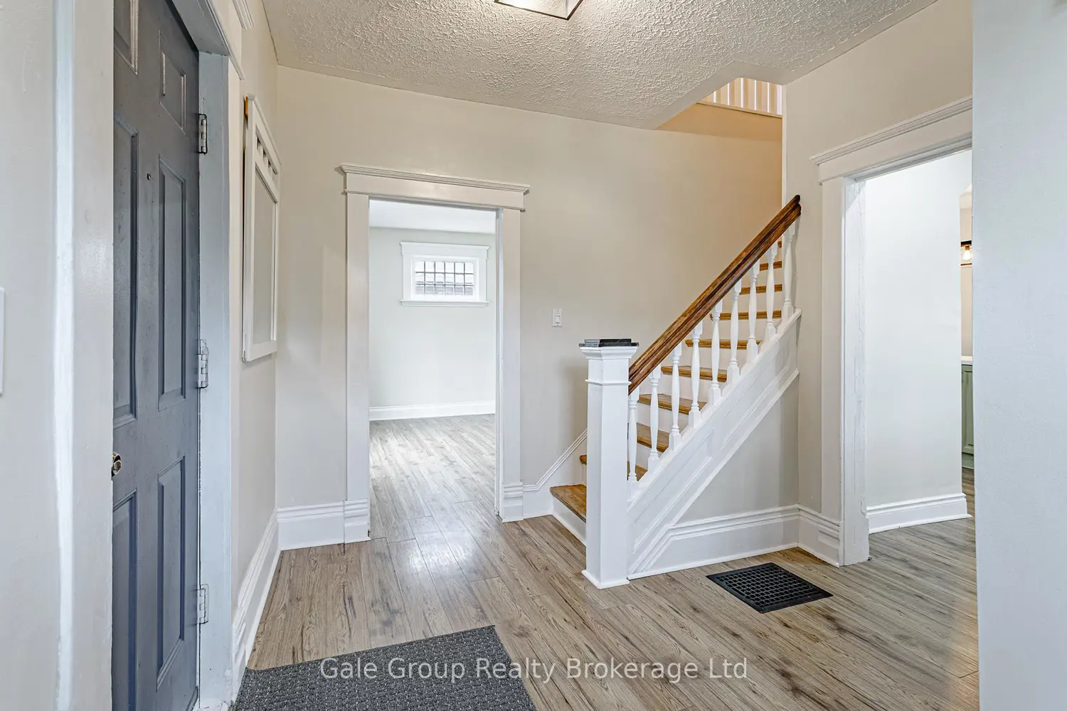 22 Strathcona Avenue photo 3