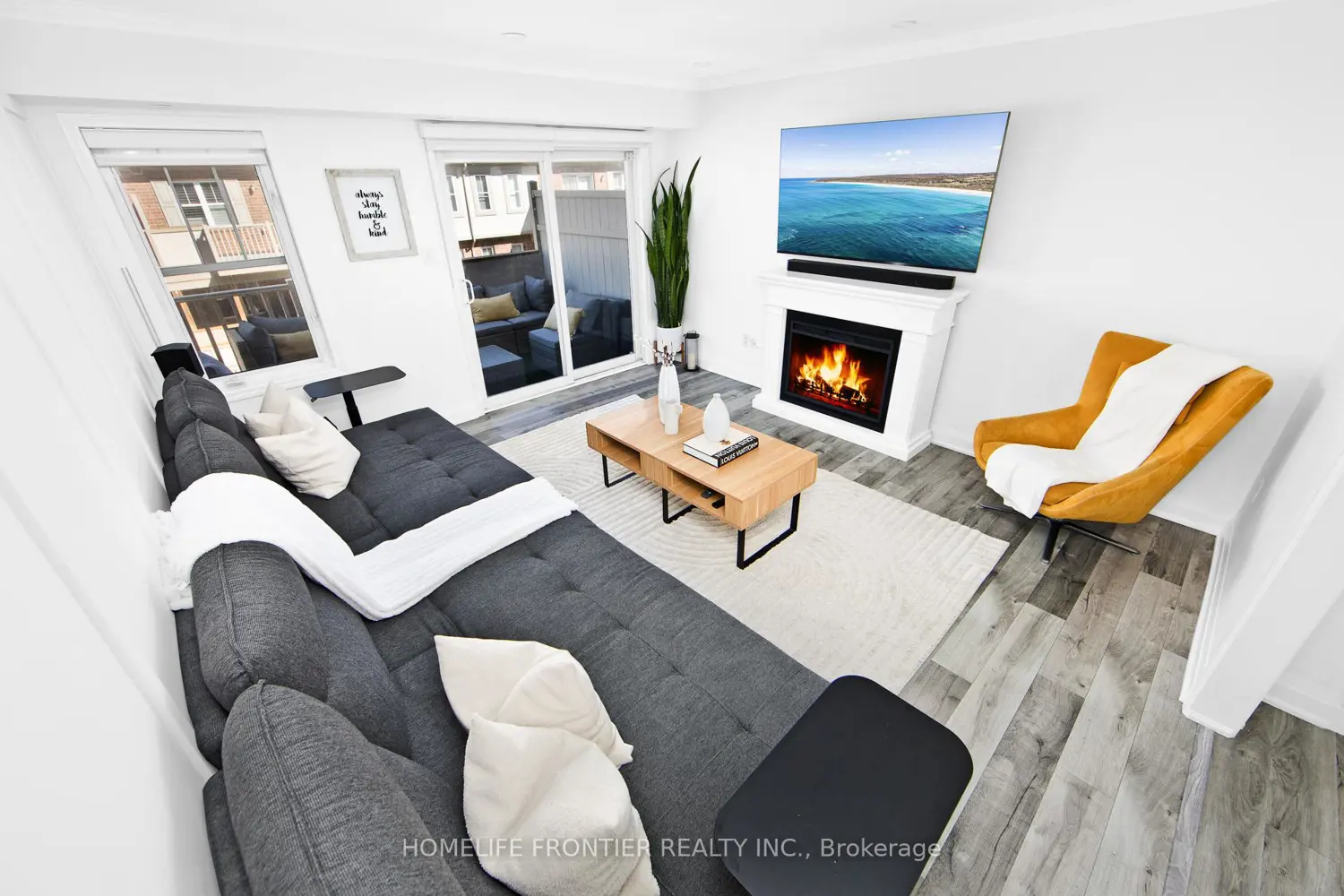595 Dundas Street 5 photo 3