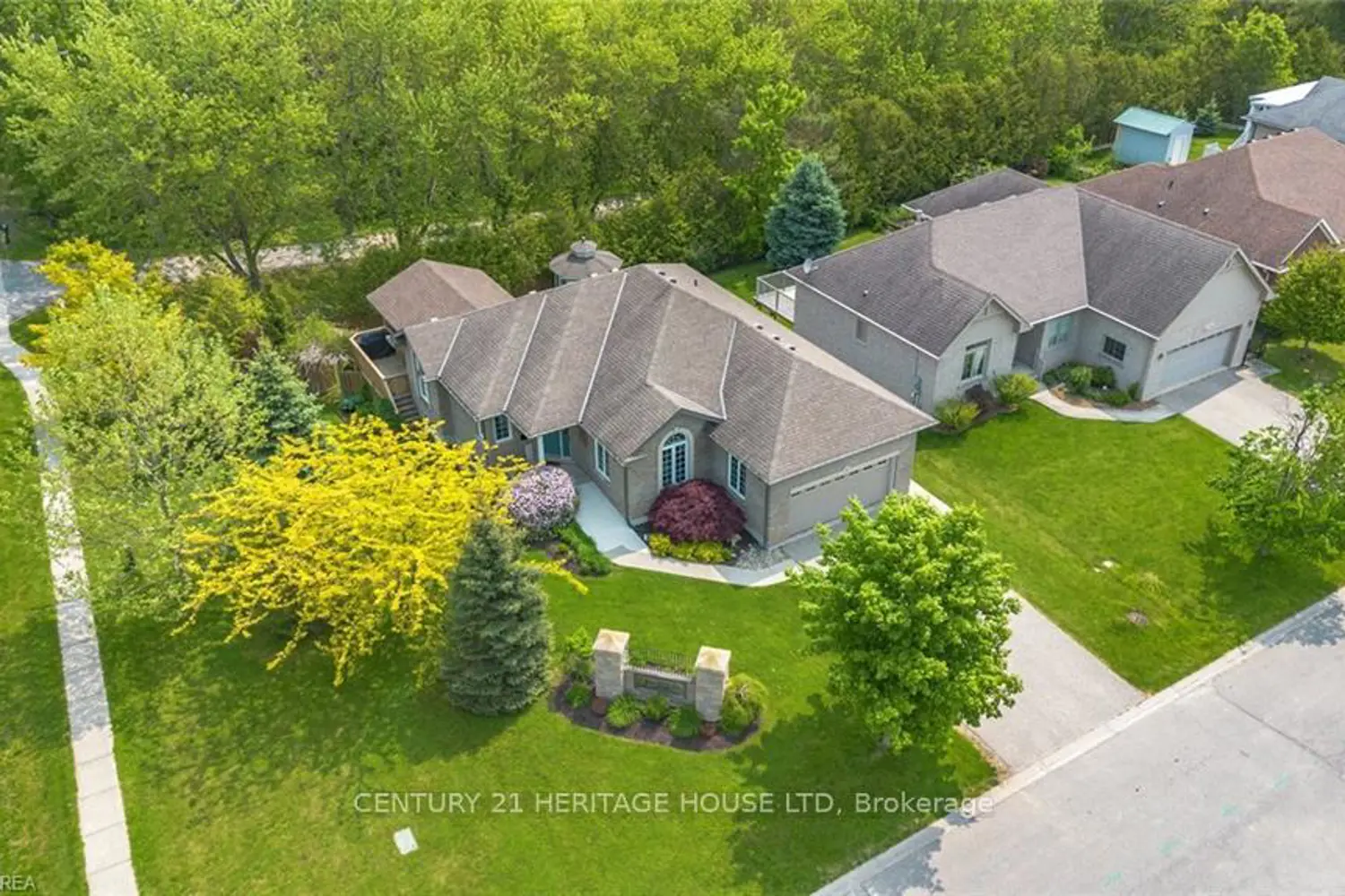 2 Hunter Drive photo 5