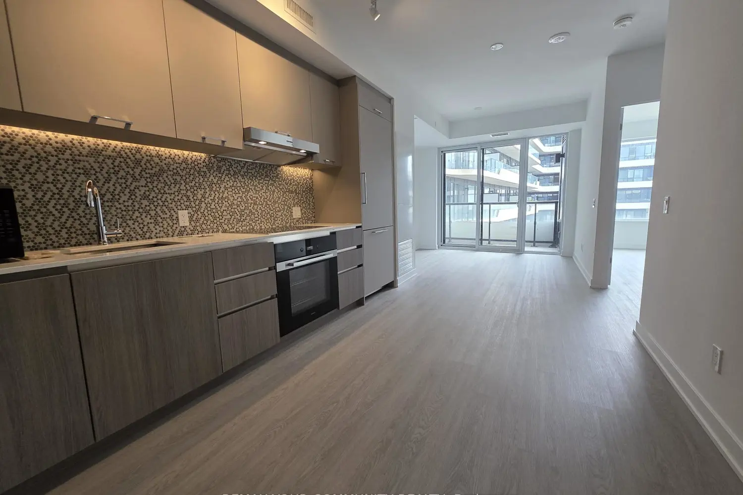 8188 Yonge Street 302 photo 2