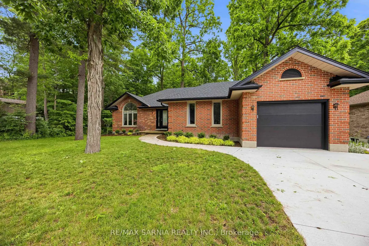10172 Meadowlilly Crescent photo 2