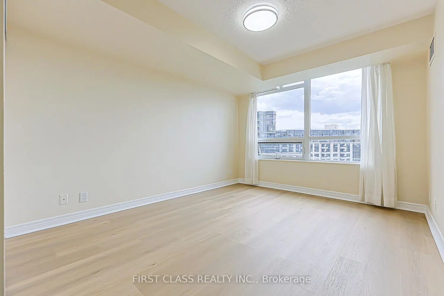33 Cox Boulevard 1206 photo 5