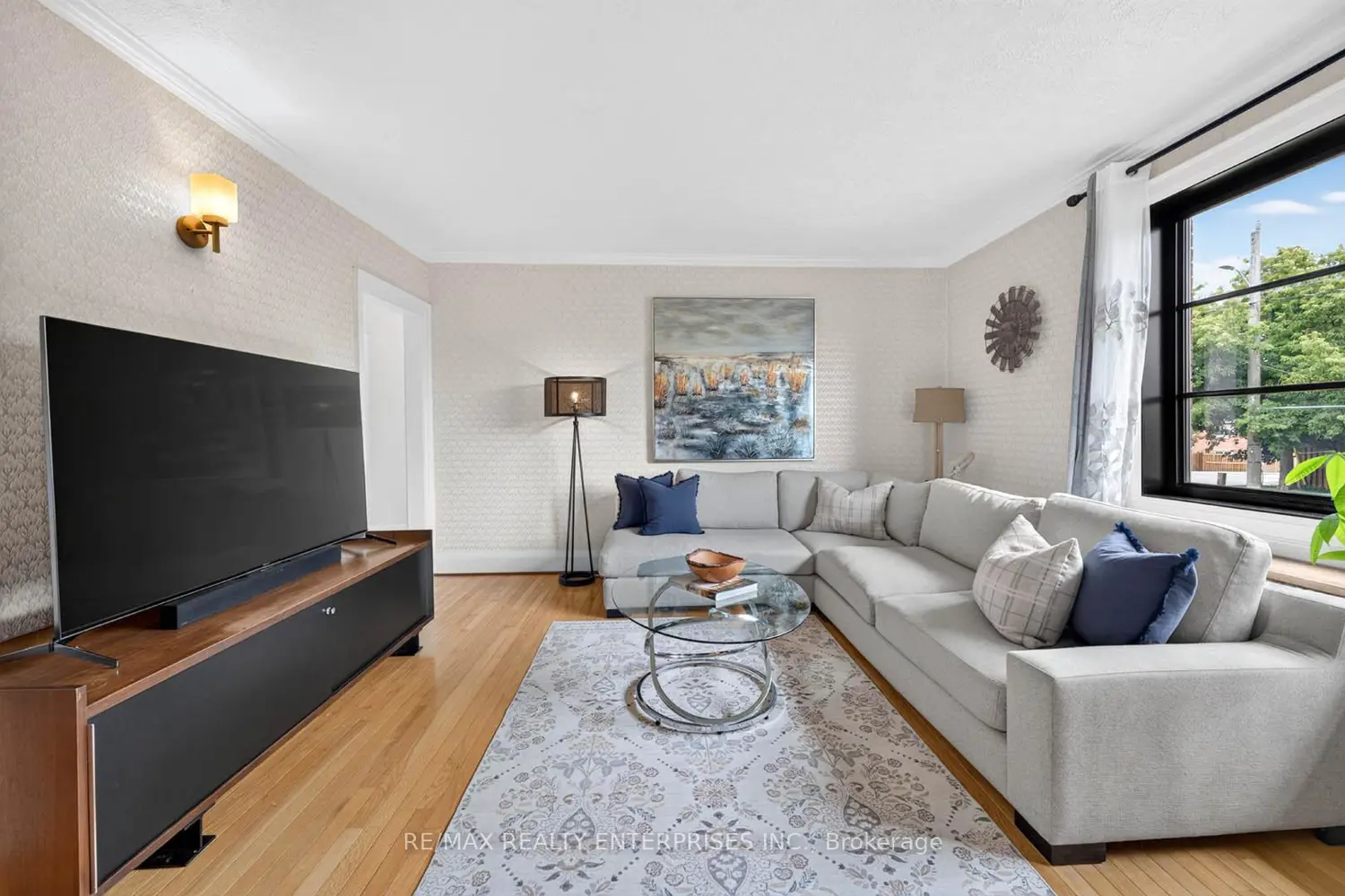 233 Rosemount Avenue photo 2