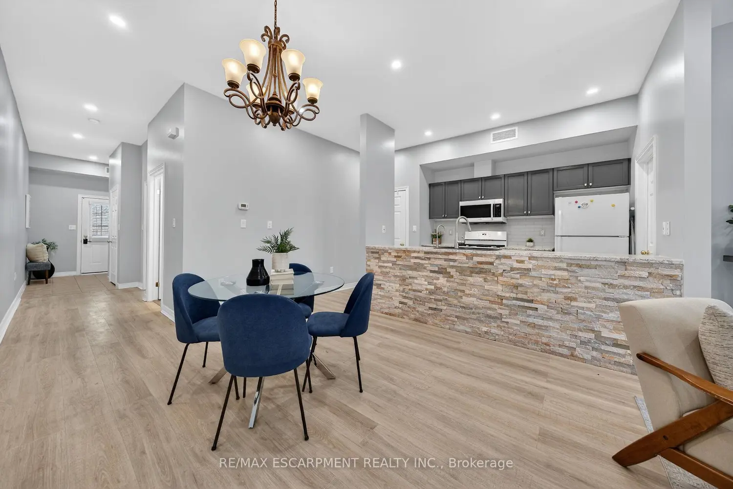 60 Natalia Avenue 4 photo 2