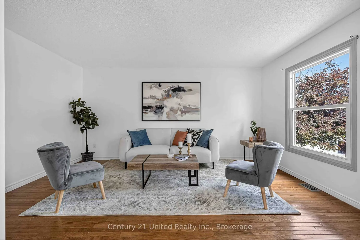 1255 Huntington Circle photo 3