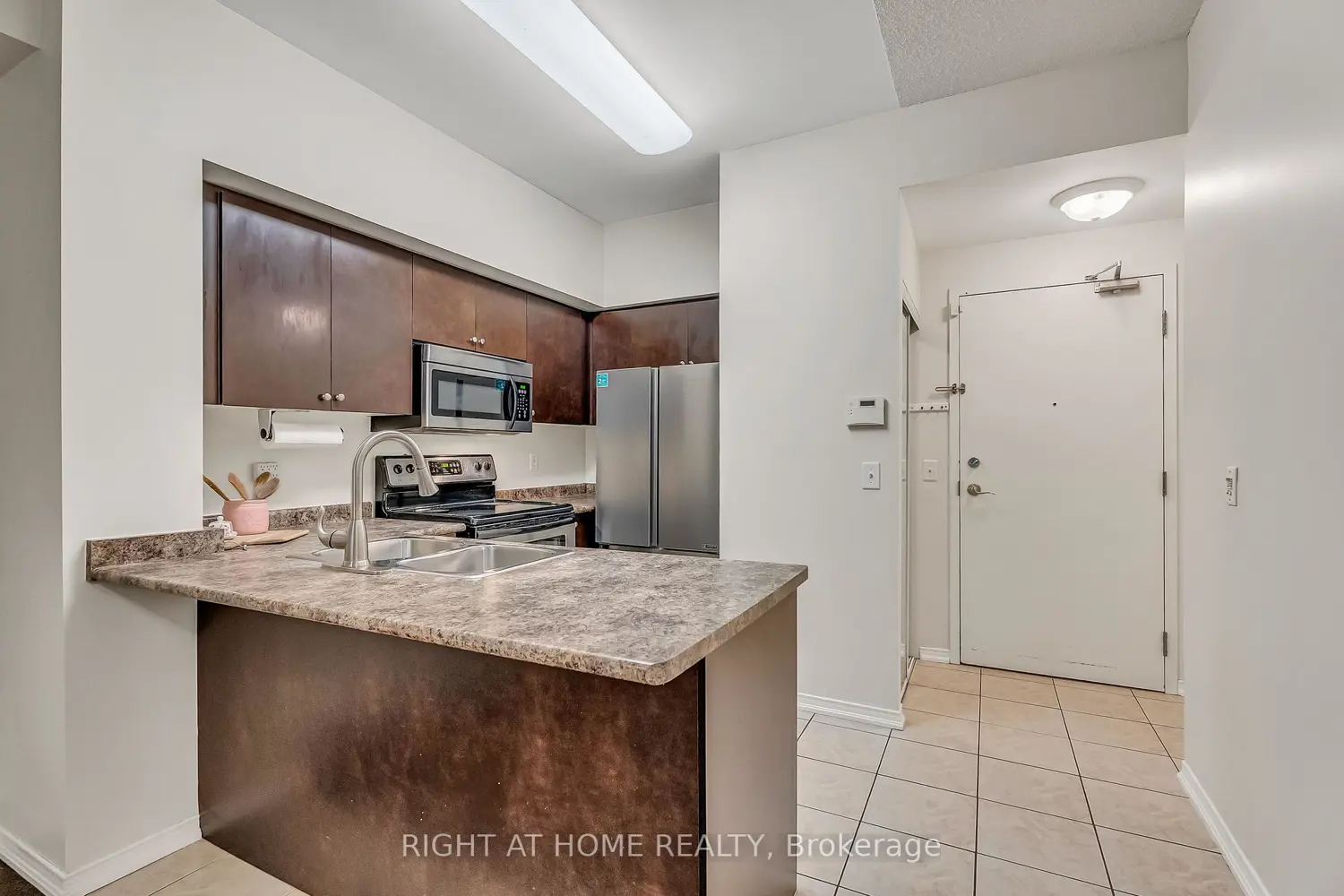 9973 Keele Street 206 photo 5