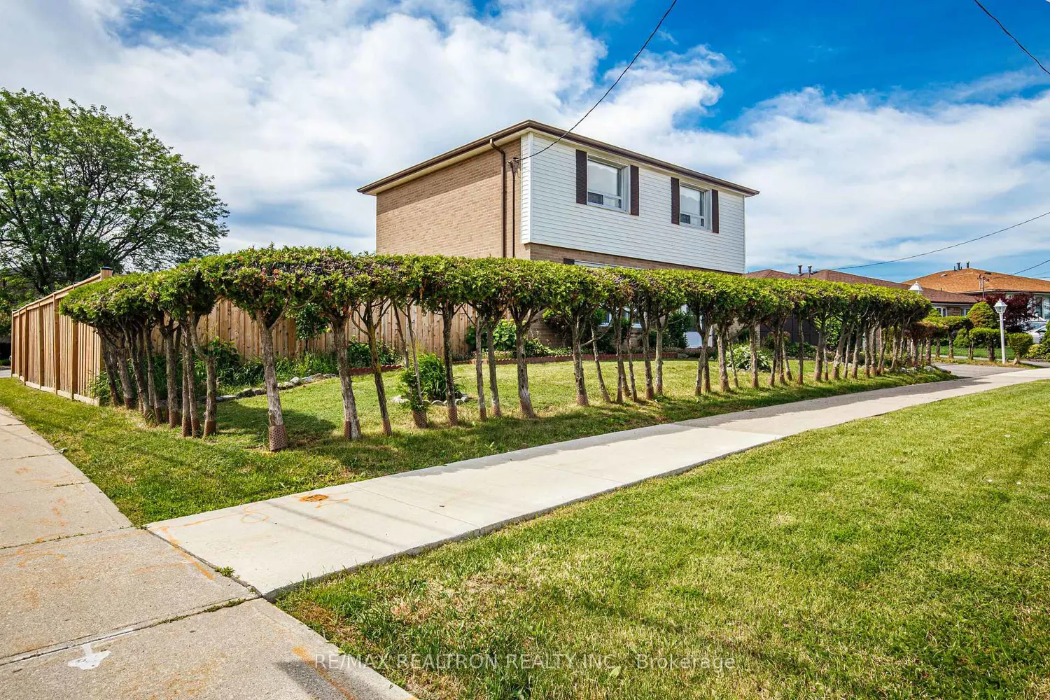 62 Hullmar Drive photo 2