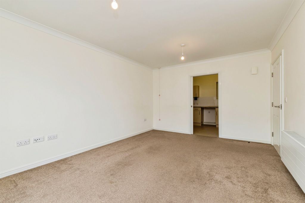 2 bed flat for saleHartfields, Hartlepool TS26 photo 3