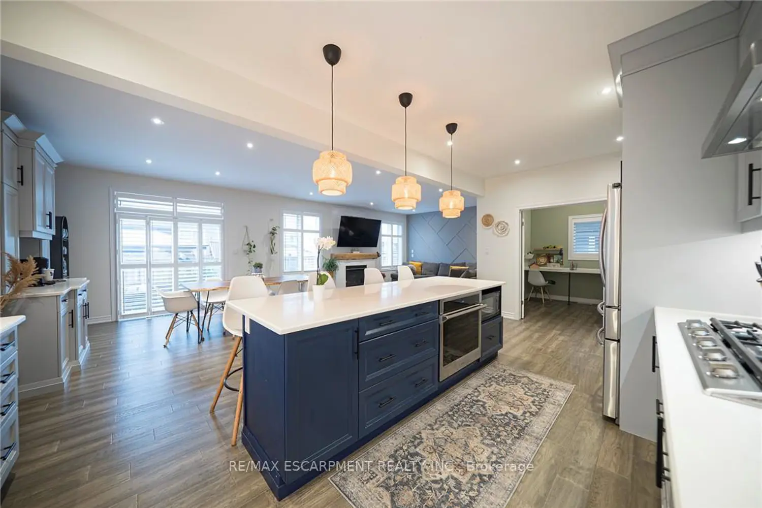 73 Eleanor Avenue photo 3