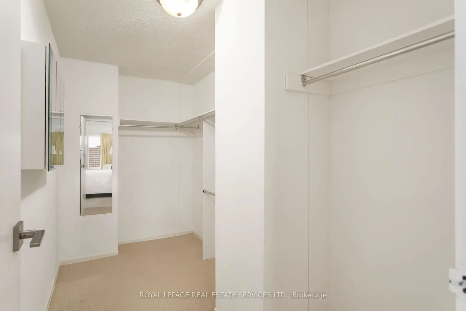 475 The West Mall 1408 photo 5