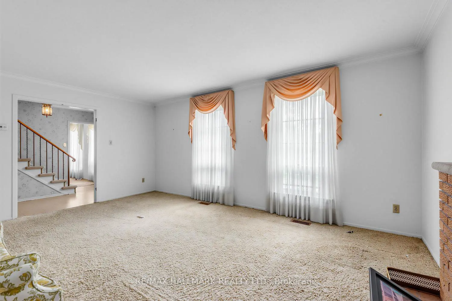 691 Conacher Drive photo 5