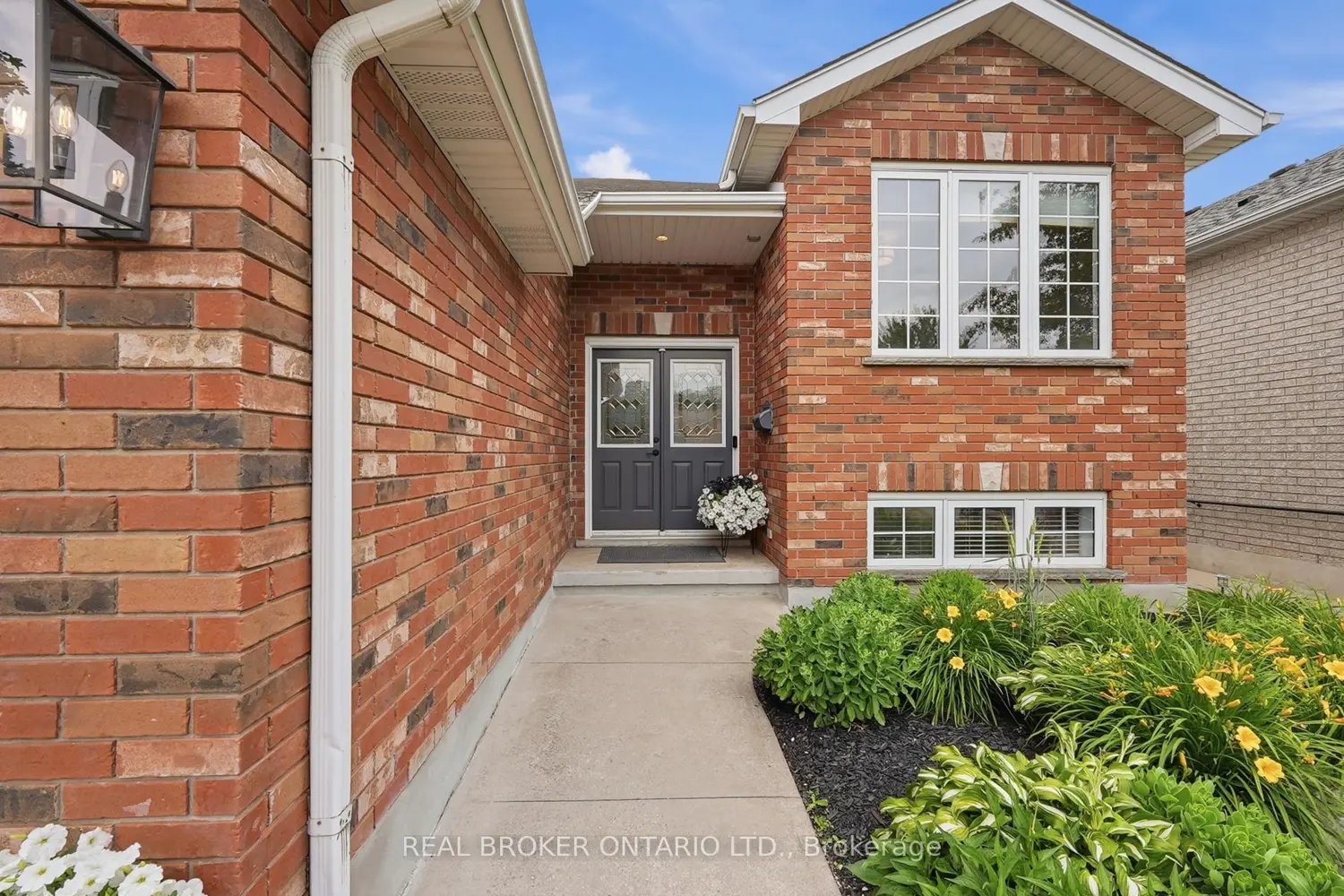 105 Harwood Road photo 3