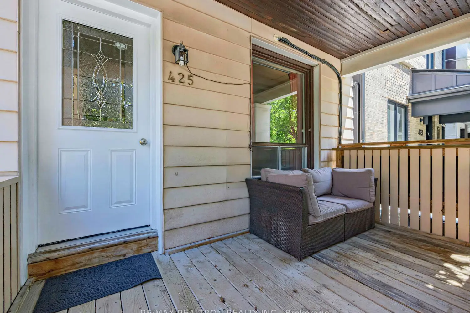 425 Clinton Street photo 3