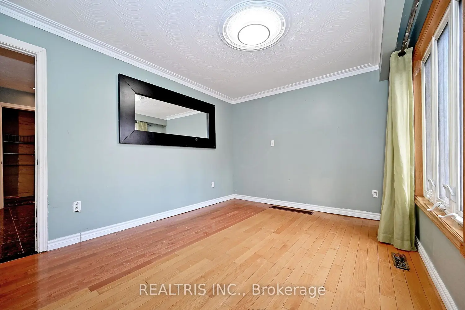 622 The Queensway photo 5