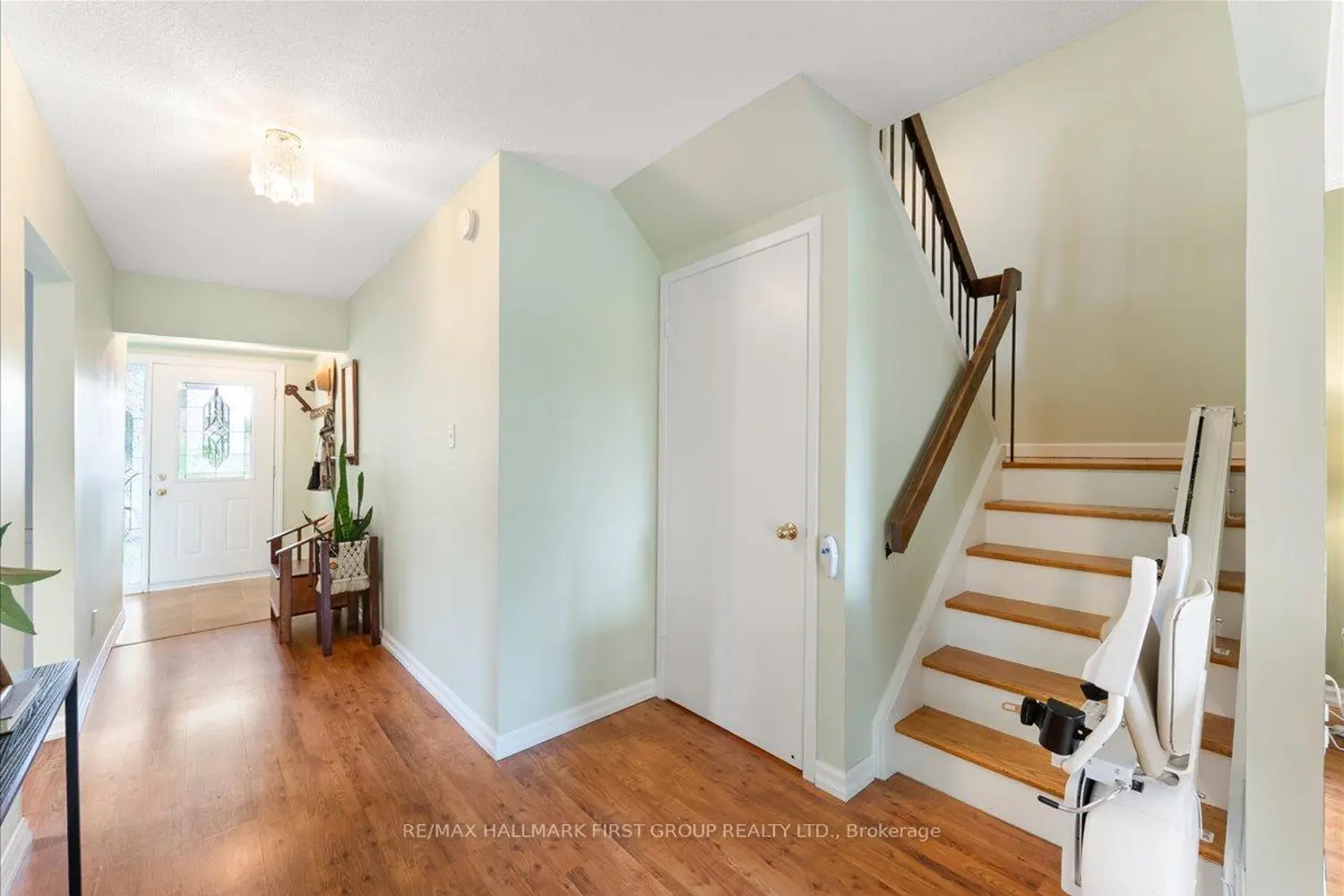 100 Martin Road photo 5